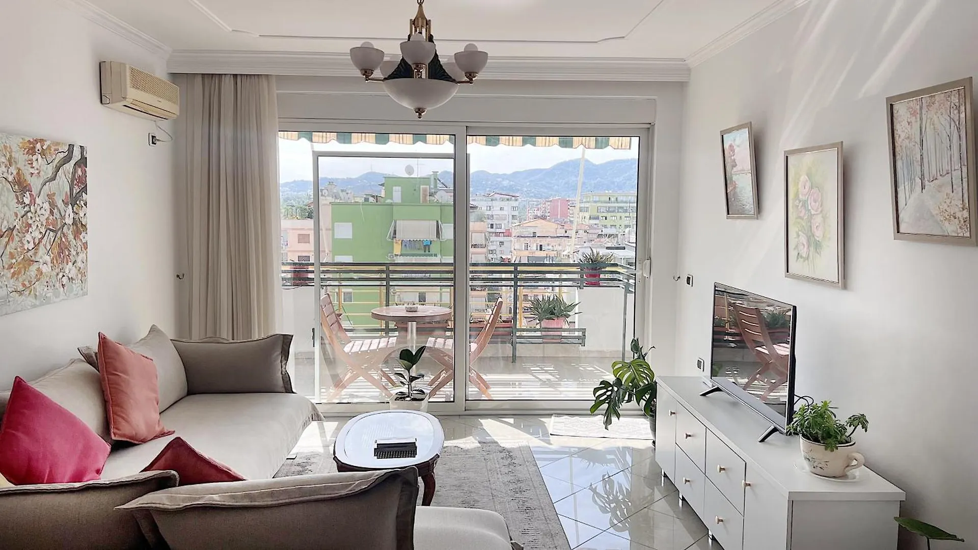 City Views Apartment Blloku - City Center Tirana